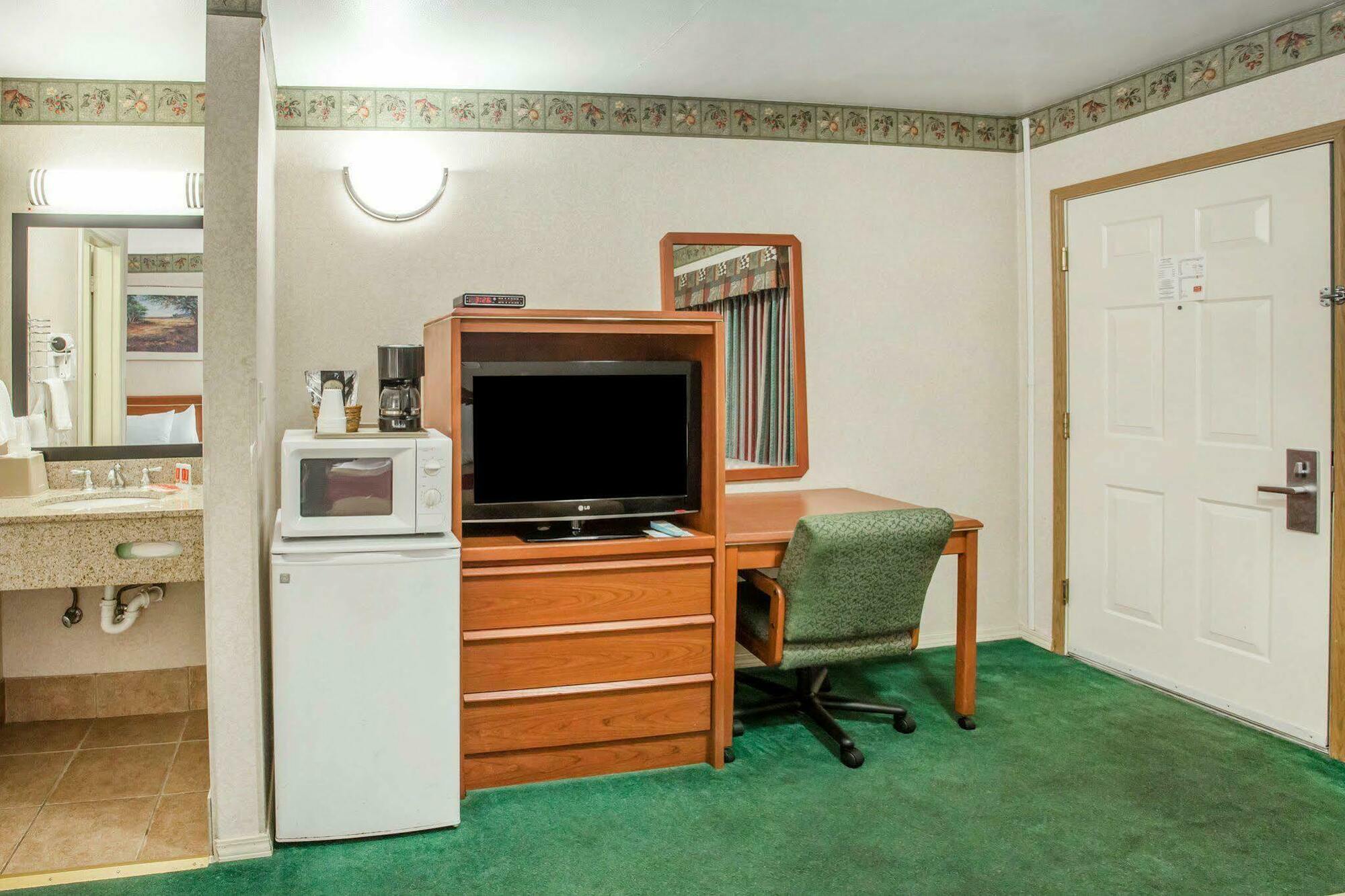 Studio 6 Suites Vancouver Wa Waterfront Esterno foto